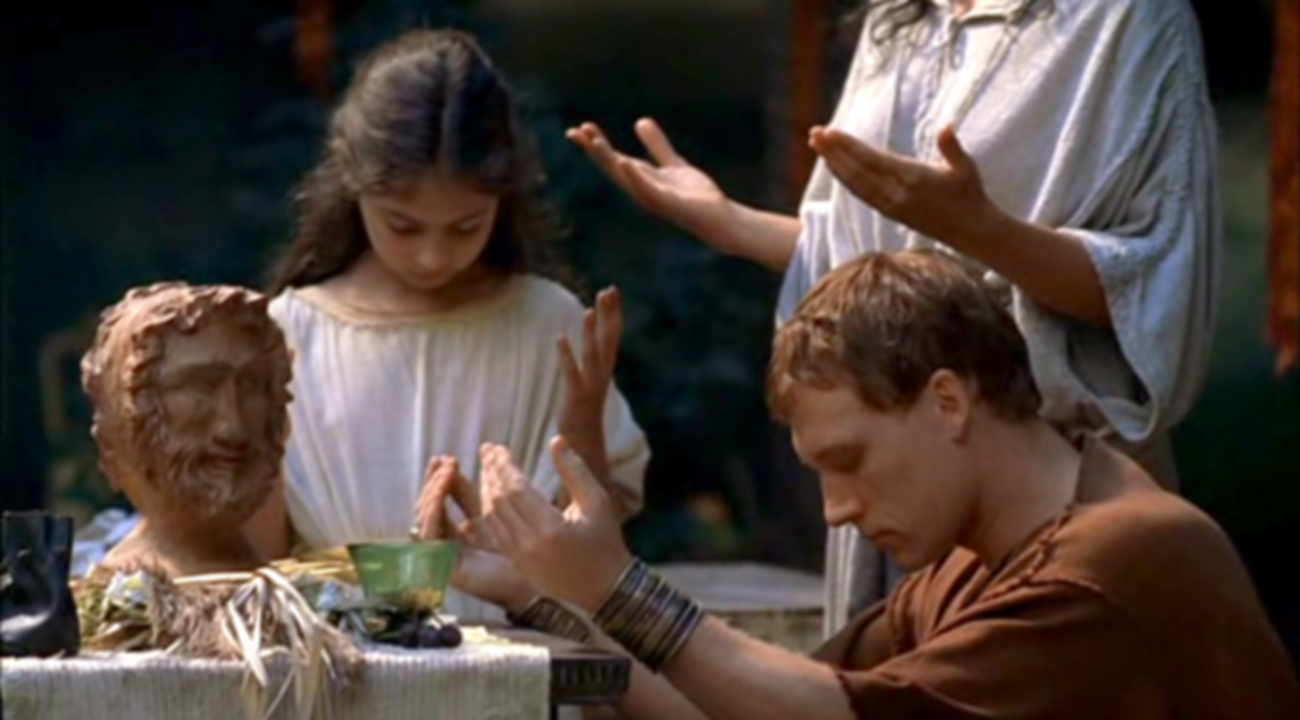 Roma. Lucio reza con su familia